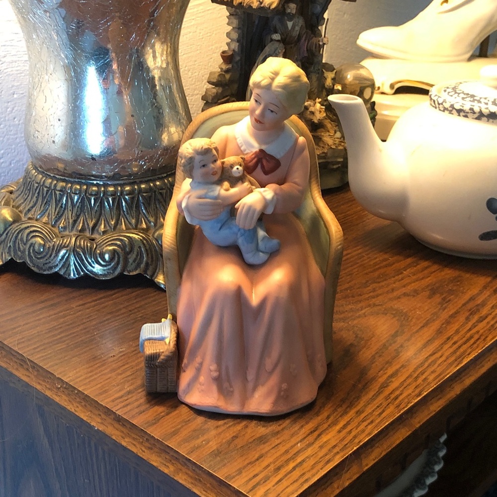 Homco 1988 Vintage Porcelain Lady with Child & Teddy Bear